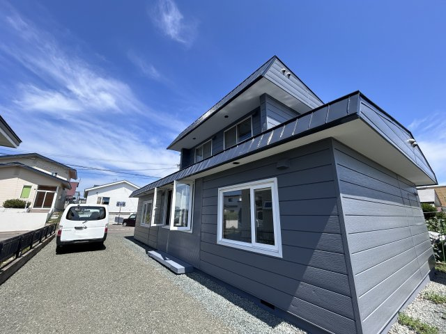 北見市柏陽町５５７番地１２１　中古売家の駐車場|【リフォーム後】駐車場を拡張しました。
