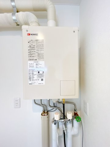 北見市柏陽町５５７番地１２１　中古売家の発電・温水設備|【リフォーム後】ボイラーです。新品に交換致しました。。消耗品ですので、新品交換されていると嬉しいですね。壁掛けタイプですので、洗面スペースを有効に使えそうです。
