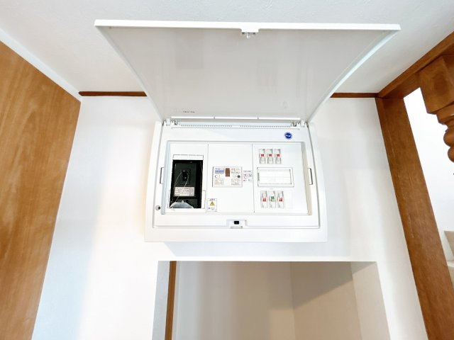 【発電・温水設備】 | 北見市柏陽町５５７番地１２１　中古売家 | 【リフォーム後】ブレーカーです。