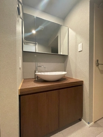 新品家具付きマンション日本橋馬喰町14B(KaGood東京)の独立洗面台