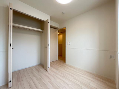 【内装】 | パラシオ久御山 | 洋室（玄関横）