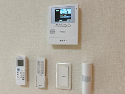 【内装】 | パラシオ久御山 | カメラ付インターホン