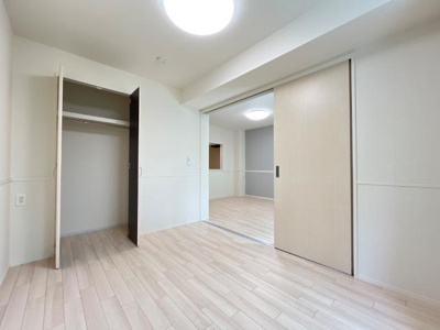 【内装】 | パラシオ久御山 | 洋室（LDK横）