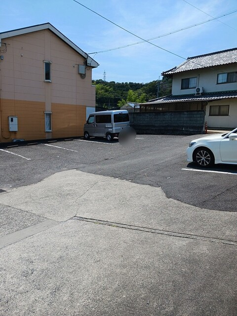プラドール佐方の駐車場|駐車場