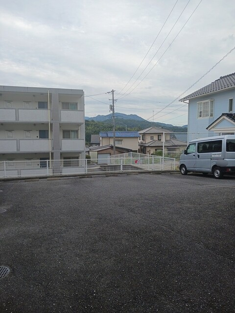 サンプレイス八木の駐車場|駐車場