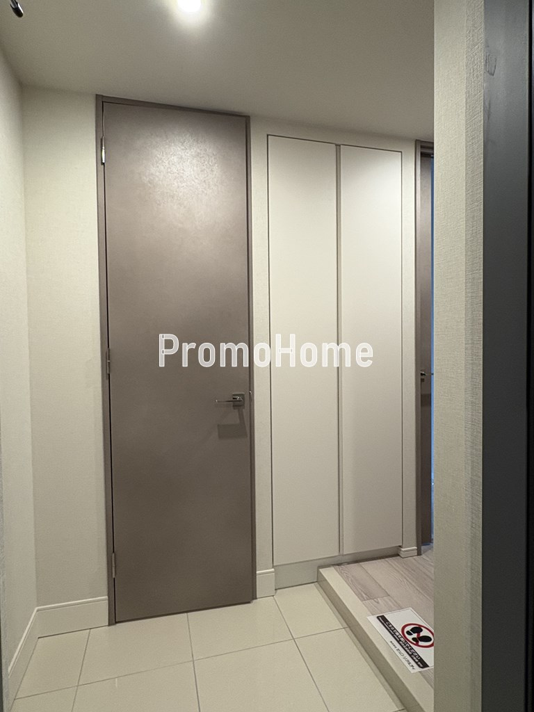 シーズンフラッツ新御徒町イーストの玄関