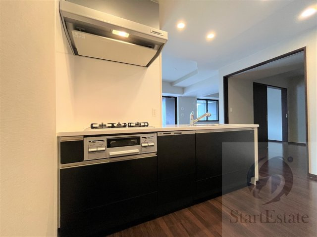 【キッチン】 | プレサンスレジェンド堺筋本町タワー | お料理しやすいキッチンです