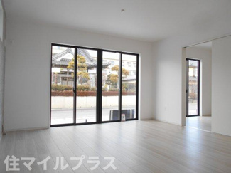 【居間・リビング】 | 郡山市八山田6丁目新築一戸建て2棟 | ゆったり過ごせるリビングです