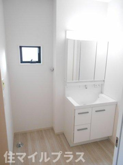 【独立洗面台】 | 郡山市八山田6丁目新築一戸建て2棟 | 朝の支度にも助かる、独立の洗髪洗面化粧台