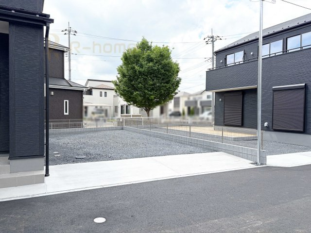 小美玉市羽鳥13期　新築戸建て　5号棟の駐車場|5台駐車できるカースペース！