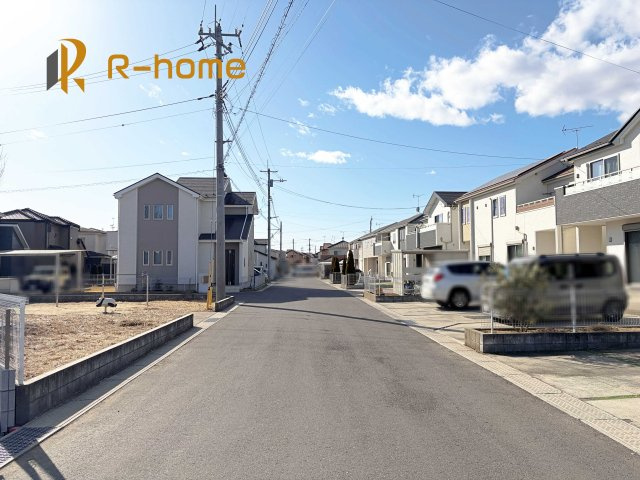 小美玉市羽鳥13期　新築戸建て　5号棟の前面道路含む現地写真|周辺環境も併せて案内致します♪
閑静な住宅地で笑顔あふれる新生活！
ぜひ現地へお越しください♪