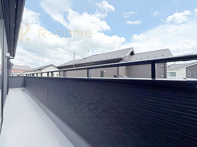 小美玉市羽鳥13期　新築戸建て　5号棟のバルコニー|お布団やラグなどの大きな物も干しやすい広々としたバルコニー！