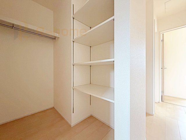 小美玉市羽鳥13期　新築戸建て　5号棟の収納|2階に収納便利なファミリークローゼット！整理しやすい可動棚付きです♪