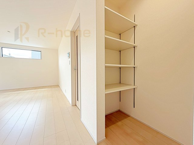小美玉市羽鳥13期　新築戸建て　5号棟の収納|キッチンパントリーとしても使える収納スペース♪