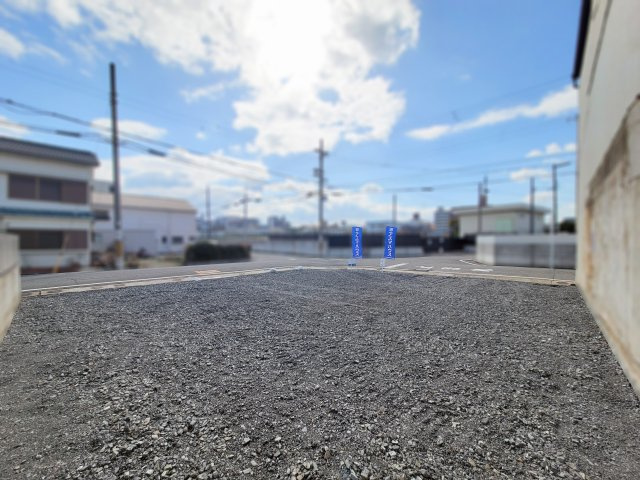 ライフフィールド中之島1区画（1856-1・1856-2）のその他|制震ダンパー【Kダンパー】
「Kダンパー」は耐震と制震を兼ね備えており、2つの性能の相乗効果で地震から住まいを守ります。
耐震＝フレームの強さで地震に抵抗
制震＝揺れにブレーキをかけて吸収