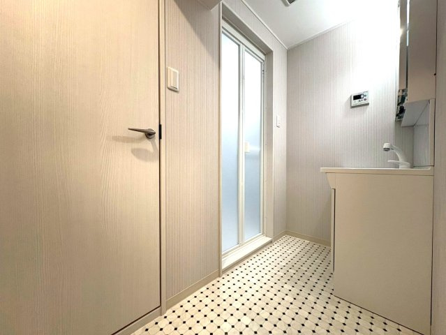 ◆室内リフォーム済み◆６階南西角住戸◆地下鉄東野駅徒歩１０分◆山科住宅Ｂ棟の洗面所|洗面室