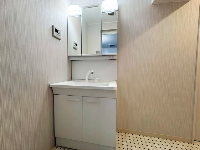◆室内リフォーム済み◆６階南西角住戸◆地下鉄東野駅徒歩１０分◆山科住宅Ｂ棟の洗面所|洗面台