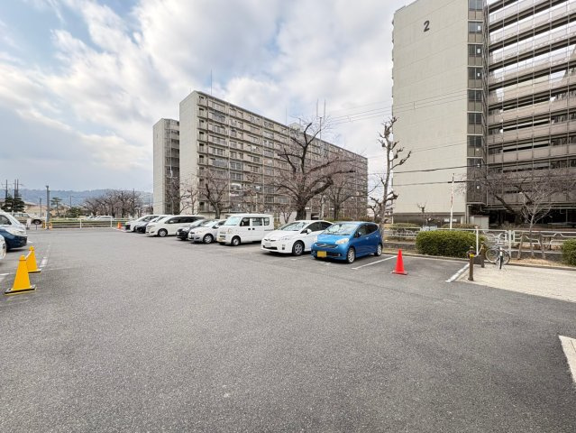 ◆室内リフォーム済み◆６階南西角住戸◆地下鉄東野駅徒歩１０分◆山科住宅Ｂ棟の駐車場|駐車場
