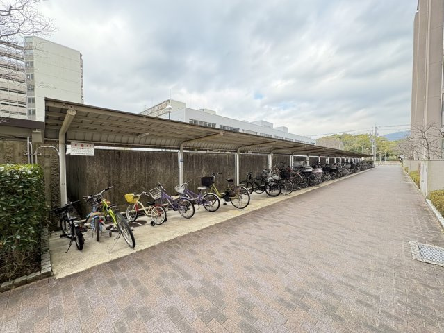◆室内リフォーム済み◆６階南西角住戸◆地下鉄東野駅徒歩１０分◆山科住宅Ｂ棟の駐輪場|駐輪場