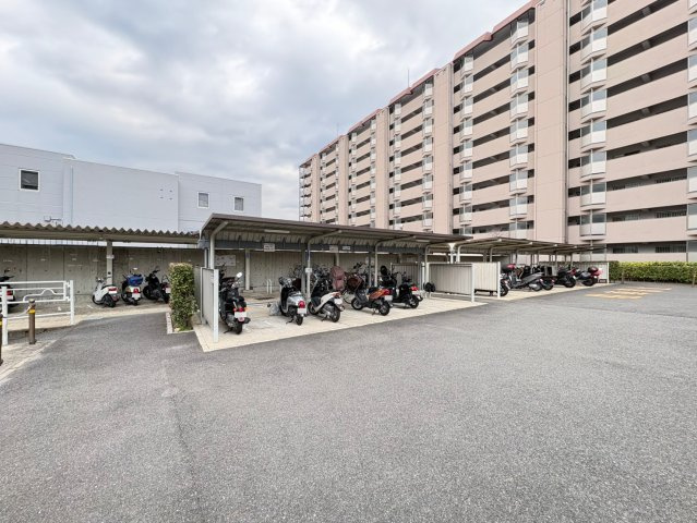 ◆室内リフォーム済み◆６階南西角住戸◆地下鉄東野駅徒歩１０分◆山科住宅Ｂ棟の駐輪場|駐輪場