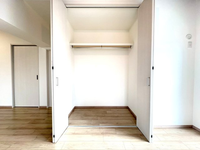 ◆室内リフォーム済み◆６階南西角住戸◆地下鉄東野駅徒歩１０分◆山科住宅Ｂ棟の居間・リビング|リビング収納