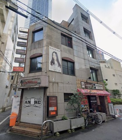 康起ビルの外観