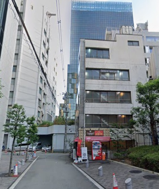 康起ビルの外観