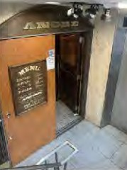 康起ビルの外観