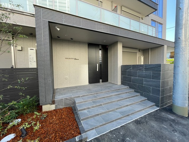 ミココリエ北新宿のエントランス