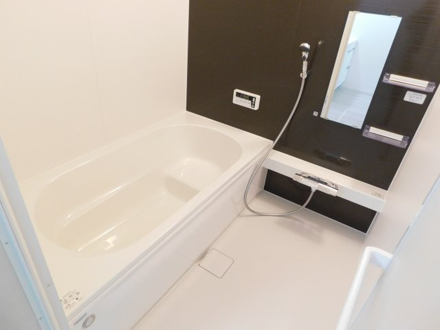 名古屋市西区花原町1期の浴室|◇浴室◇　　広い１坪サイズ・浴室暖房乾燥機・保温浴槽・追い焚き機能・ベンチ浴槽・エコシャワー・オートバス・バリアフリーバス・浴室窓あり♪