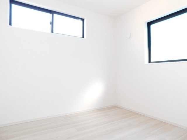 名古屋市西区花原町1期の洋室|◇洋室◇　　２面採光で明るい洋室４．８帖　全居室収納完備♪