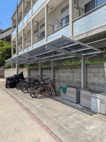 【その他共用部分】 | セリオ海神 | 自転車置き場です