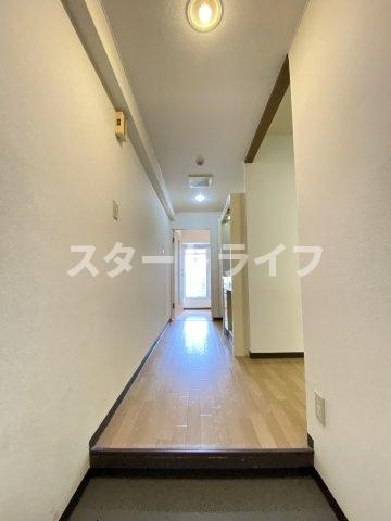 大阪市淀川区新高１丁目の賃貸マンションの玄関