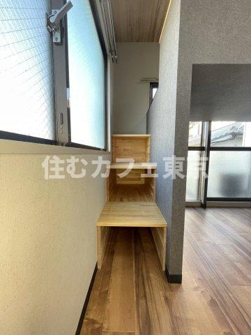 ReDEAL国立WESTの収納|階段も収納になります