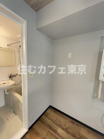 ReDEAL国立WESTのキッチン|冷蔵庫置き場です