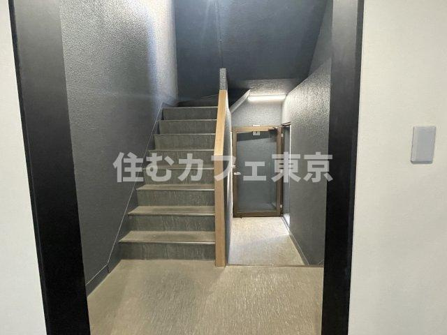 ReDEAL国立WESTのエントランス