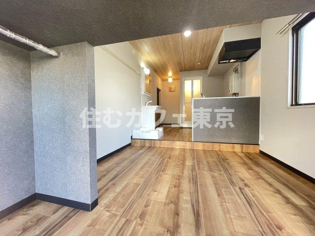 ReDEAL国立WESTの居間・リビング