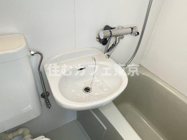 ReDEAL国立WESTの洗面所