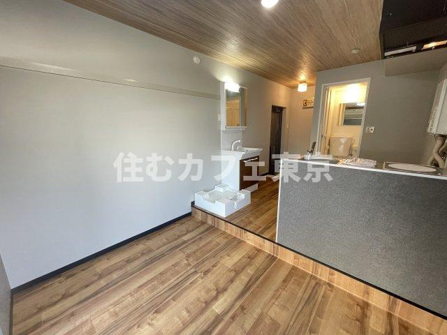 ReDEAL国立WESTの居間・リビング