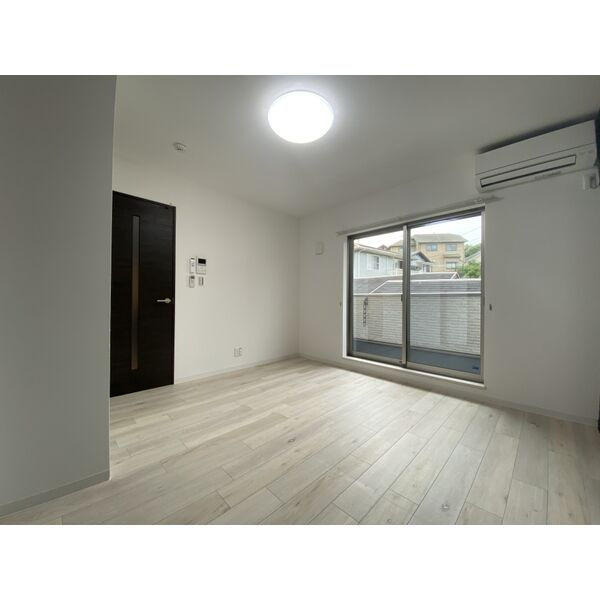 クレアモントヒルズ宝塚の居間・リビング