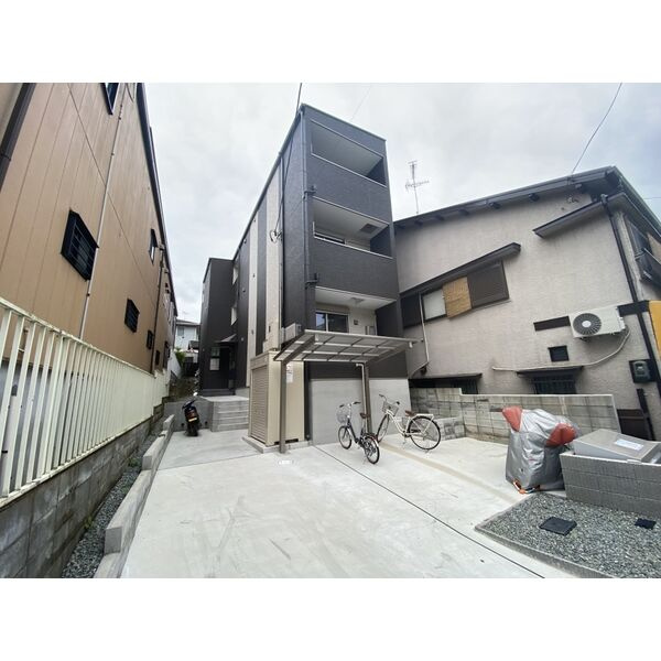 クレアモントヒルズ宝塚の外観