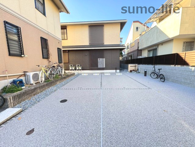 Pittoresuque春日丘の駐車場