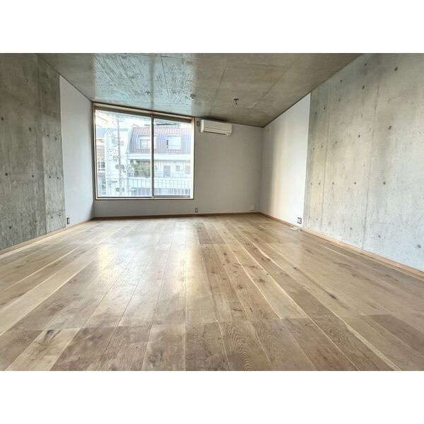 大池薬局ビルの居間・リビング