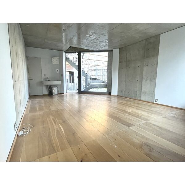 大池薬局ビルの居間・リビング