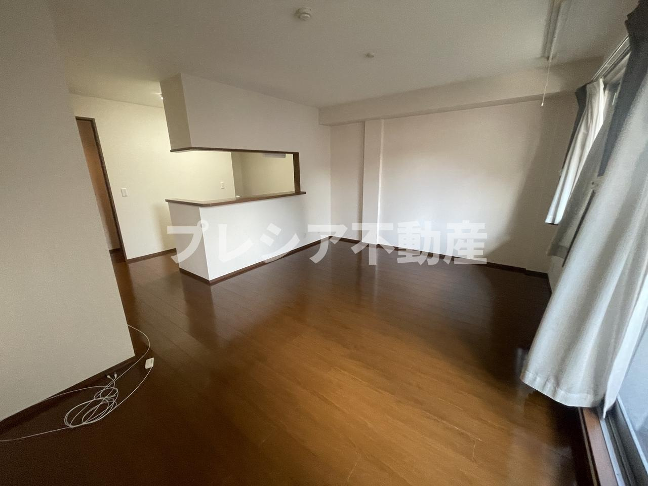 YUSEI RESIDENCE 甲子園の居間・リビング