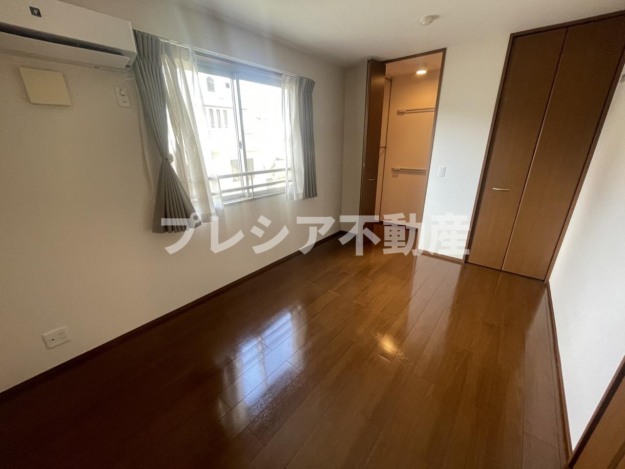 YUSEI RESIDENCE 甲子園の居間・リビング
