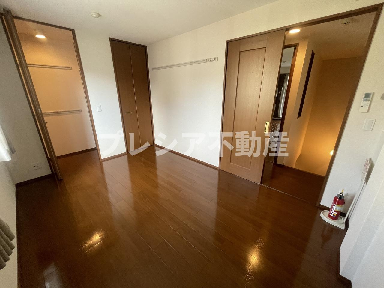 YUSEI RESIDENCE 甲子園の居間・リビング