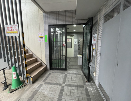 クラウン曳舟のエントランス