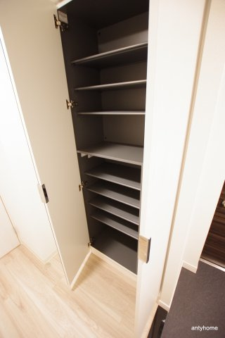 プレサンス心斎橋ニスト　仲介手数料無料の収納