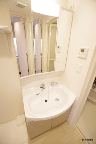 プレサンス心斎橋ニスト　仲介手数料無料の洗面所